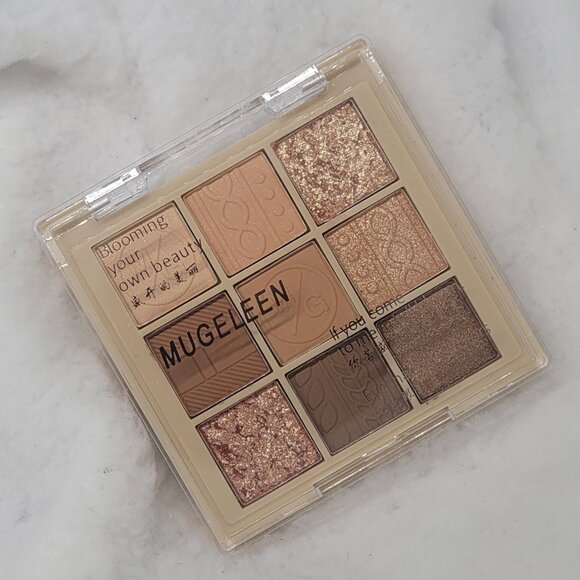 🎈 9 Color | Embossed Earth | Eyeshadow Palette - Picture 1 of 5